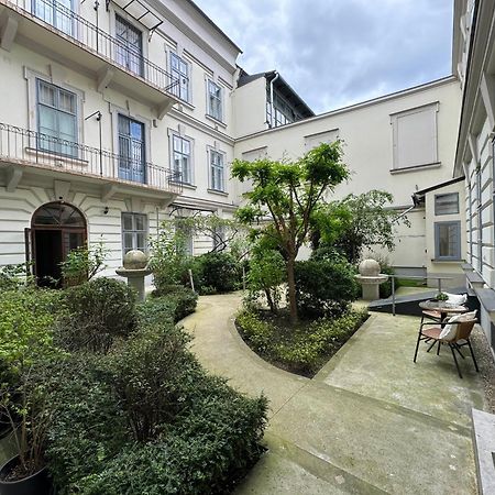 Hidden Gem With Terrace On The Andrassy Fashion Road Διαμέρισμα Βουδαπέστη Εξωτερικό φωτογραφία