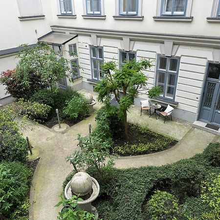 Hidden Gem With Terrace On The Andrassy Fashion Road Διαμέρισμα Βουδαπέστη Εξωτερικό φωτογραφία