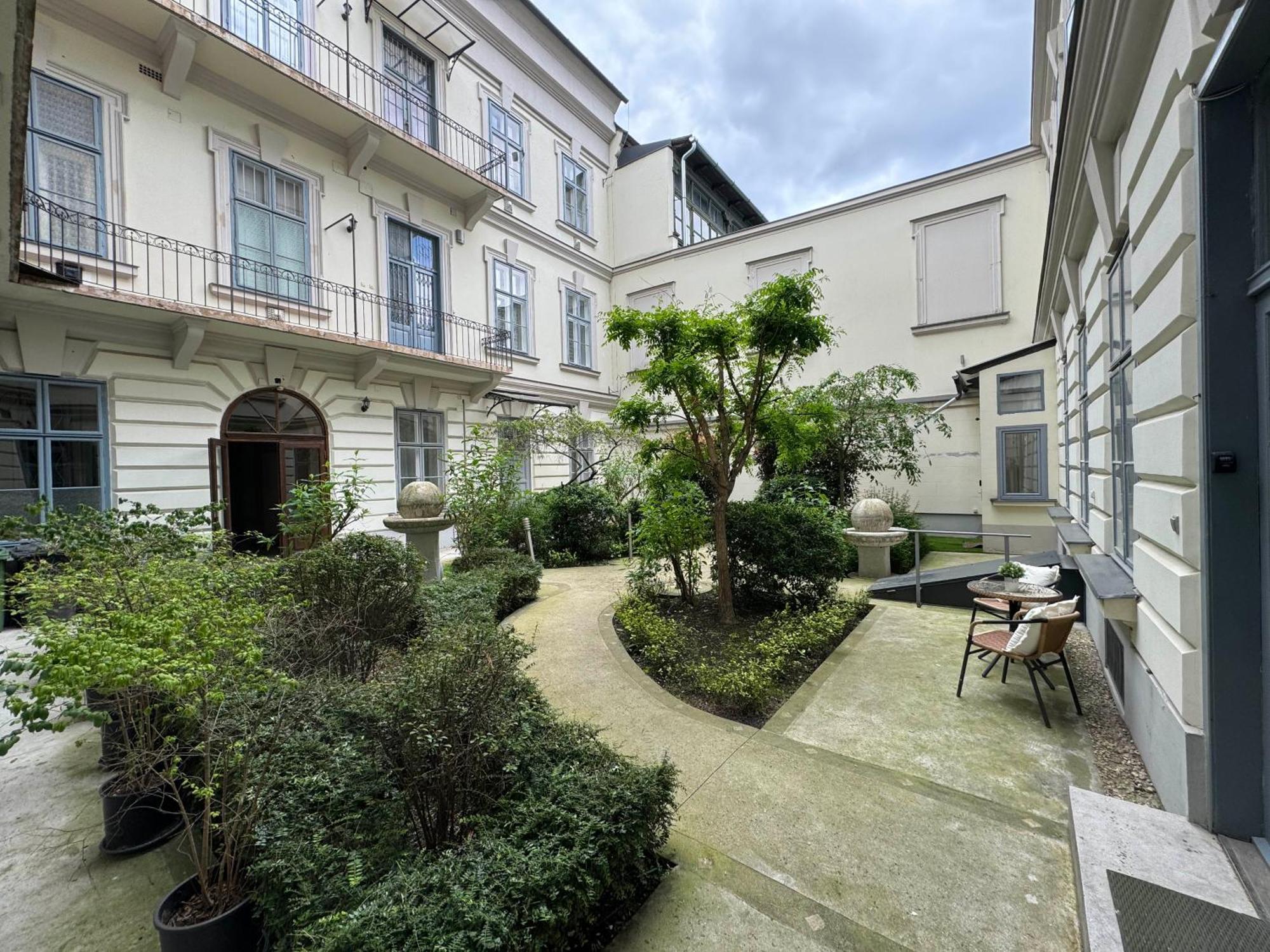 Hidden Gem With Terrace On The Andrassy Fashion Road Διαμέρισμα Βουδαπέστη Εξωτερικό φωτογραφία
